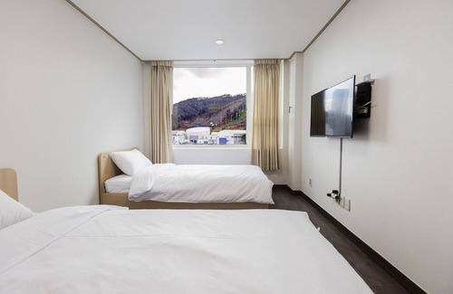 Bongpyeong Maison | The White View Pension