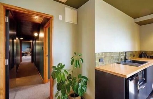 Hapuku Maison | The Whole Front House