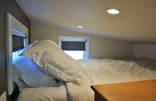 Alphabet Historic District Hôtel | The Wiedler - Charming Tiny Home - AC, WiFi in the heart of the action!