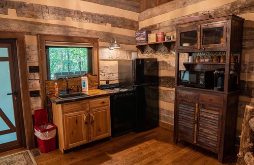 Goldbond Cabine | The Wilderness Lodge at Four Fillies Lodge