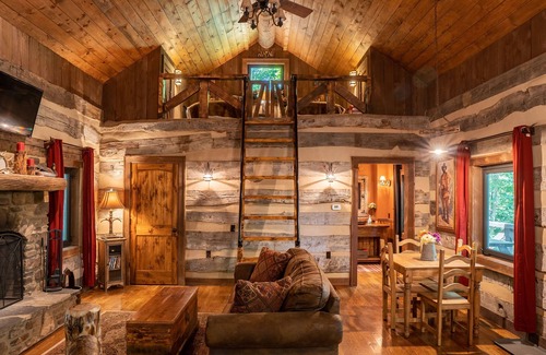Goldbond Cabine | The Wilderness Lodge at Four Fillies Lodge
