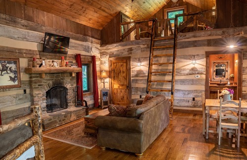 Goldbond Cabine | The Wilderness Lodge at Four Fillies Lodge