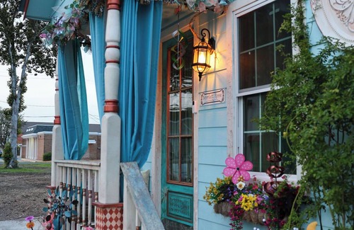 New Roads Maison | The Wildflower Inn of False River-nScarlett Rose Suite