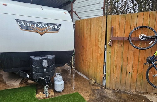 Brookston Maison | The Wildwood of Beaver Creek - Cozy 2 Bedroom RV w/ WiFi, Septic, and more!