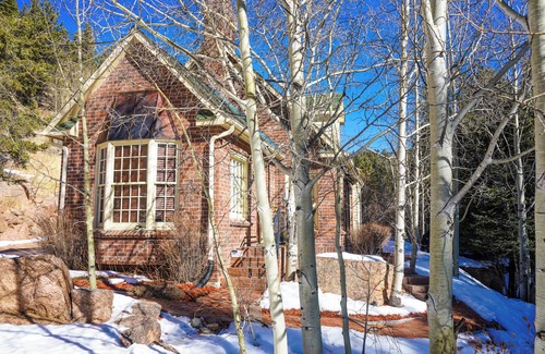Divide Cottage | The Williamsburg Cottage at Valley Glen...your romantic mountain getaway
