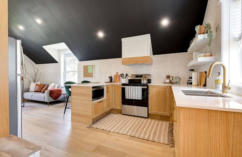 Kitchener Appartement | The Willow ⍋ | 1 Bed 1 Bath | 2nd Storey Suite