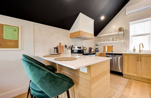 Kitchener Appartement | The Willow ⍋ | 1 Bed 1 Bath | 2nd Storey Suite