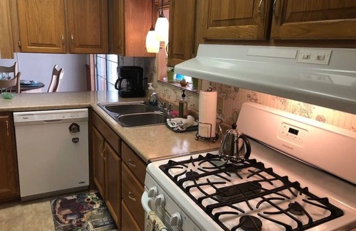Valois Maison | Lac Seneca / Sentier du cœur du vin / Spa / 6 acres privés et pittoresques / Animaux de compagnie