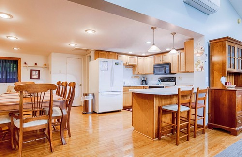 Lamoreaux Landing Cottage | The Willows: "Charmant chalet avec des couchers de soleil paisibles"