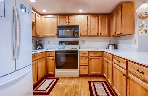 Lamoreaux Landing Cottage | The Willows: "Charmant chalet avec des couchers de soleil paisibles"