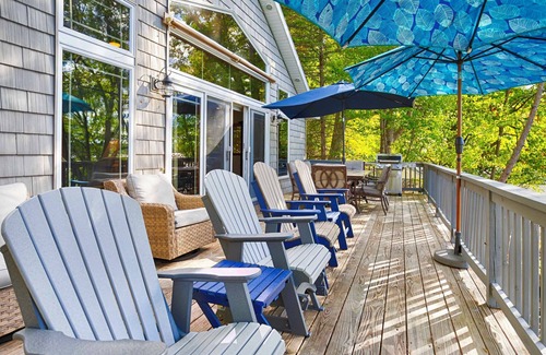 Lamoreaux Landing Cottage | The Willows: "Charmant chalet avec des couchers de soleil paisibles"
