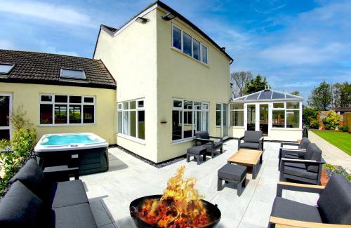 Grimsby Maison | The Willows