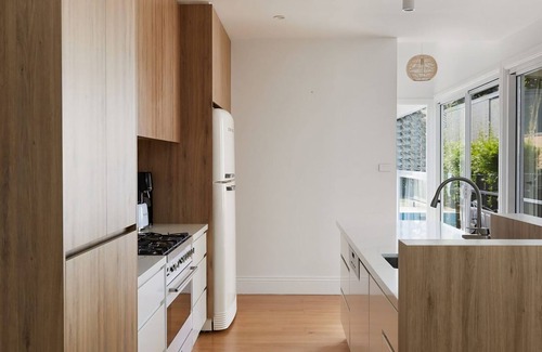 Cooks Hill Maison | The Willows - family holiday home with swimming pool