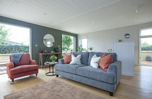 Cheddar Chalet De Ski | The Willows, Strawberryfield Park