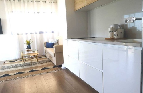 Ashkelon Appartement | “The Wind of the Waves” - a luxury seaside vacation, The building has a year-round indoor pool, gym, sauna and jacuzzi (in winter). The beach is 1 minute walk away, and the marina recreation complex is also next to the apartment.