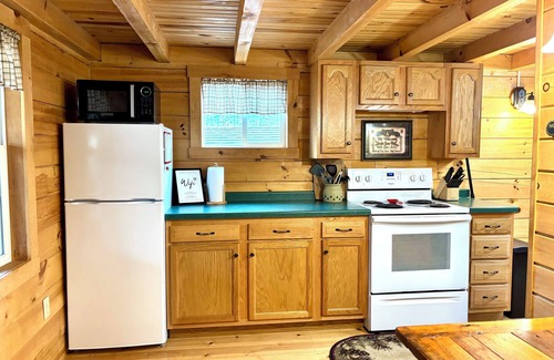 Weyerhaeuser Cabine | The Winding Cabin - down the road from Christie Mountain and more!
