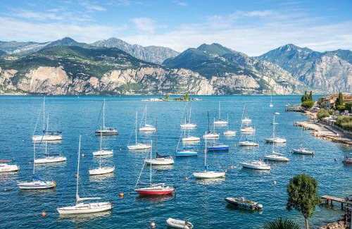 Assenza Appartement | The window on the lake