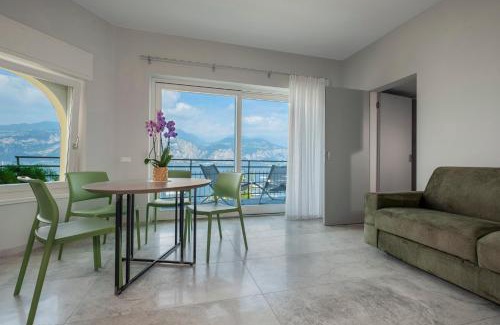 Assenza Appartement | The window on the lake