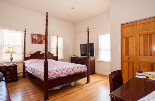 The Port Maison | The Windsor Inn Guest House
