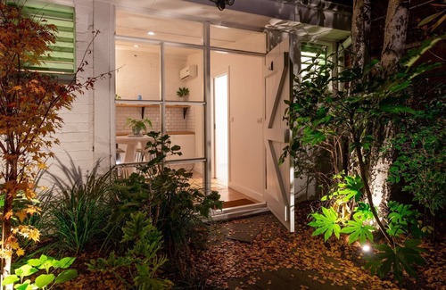 Windsor Appartement | The Windsor Stables renovated Studio Near Chapel st With Parking and Garden