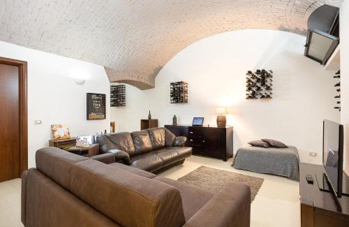 Abbadesse Appartement | The Wine Cave in Milan, huge 110sqm apartment, Milano, Central Station - La Cantinetta di Milano, Stazione Centrale