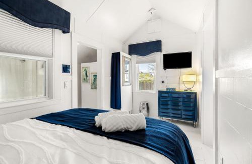 Newbury Maison | The Wishbone Steps to Beach Bunk House