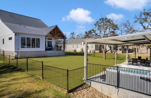 Granite Shoals Maison | The Woodland Escape with Concierge Services - New Listing
