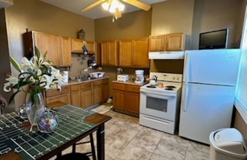 Woodlawn Appartement | The Woodlawn Oasis is an absolutely beautiful newly rehabbed apartment!