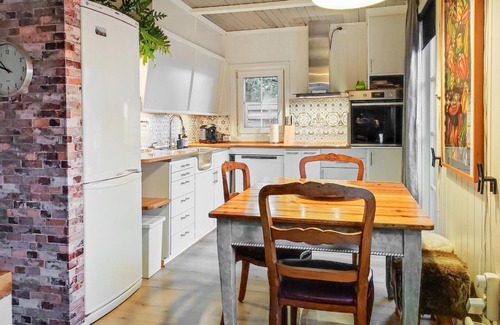 Arendal Maison | The Woodpecker Cottage Tree