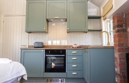 Tendring Maison | The Woodshed