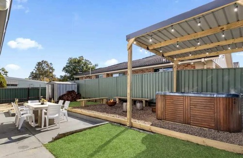 Aberdare Maison | The Woodview - Hot tub & Pet Friendly!