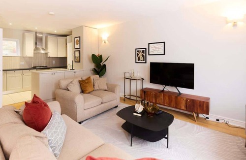 Tollington Appartement | The Wray Crescent Hideout - Stylish 4BDR + Parking