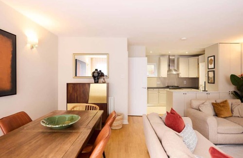 Tollington Appartement | The Wray Crescent Hideout - Stylish 4BDR + Parking