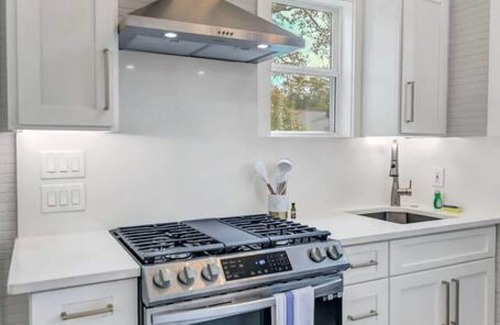 Earlewood Maison | The Wren's Nest | 1BR 2BA Guesthouse
