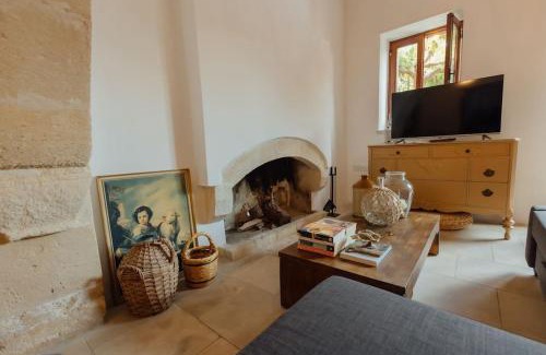 Vasa Koilaniou Maison | The Yard Traditional Residence