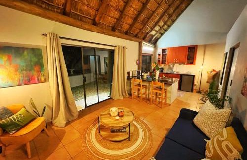 Greater Johannesburg Metropolitan Area Chalet De Ski | The Zen-Den - Subtle Charm & Luxury in Bryanston