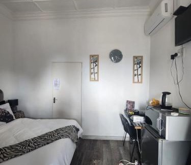 Vryburg Maison | Thee Agolo Guesthouse