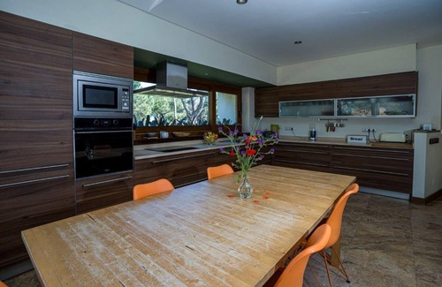 Colares Villa | Theguesthouse > Areais Beach Villa