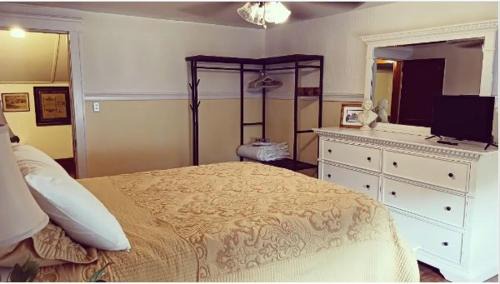 Jewett City Maison | TheGWMHouse