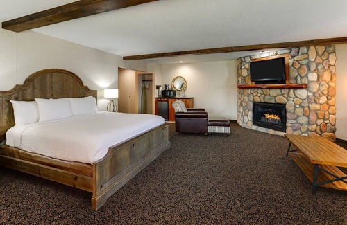 Peoria Hôtel | Theme Suite with Fireplace & Dry Bar! Stoney Creek Peoria, Pool
