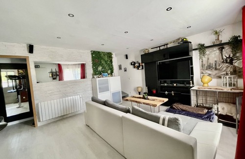 Magny-le-Hongre Maison | Chambre d’hôte à thème a 2,4Km du parc