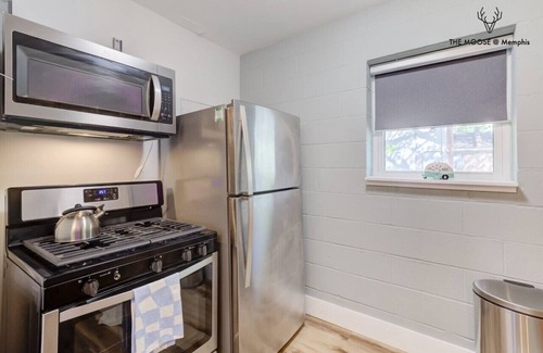 Medical District Appartement | Themed Lux Loft with King Bed, Free Parking & Wi-Fi