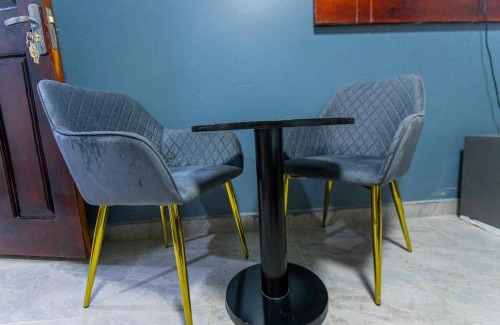 Soroti Appartement | Then Den Soroti White & Gray