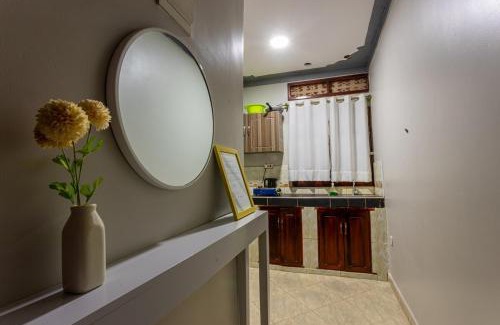 Soroti Appartement | Then Den Soroti White & Gray