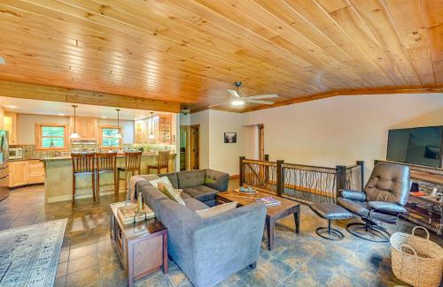 Old Forge Maison | Thendara Cabin on Moose River with Game Room!