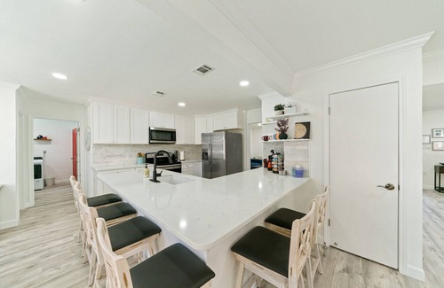 North Central Thousand Oaks Maison | theOAKloft-Heated Pool / HotTub- Games - Bring Fido- Memorable Experience