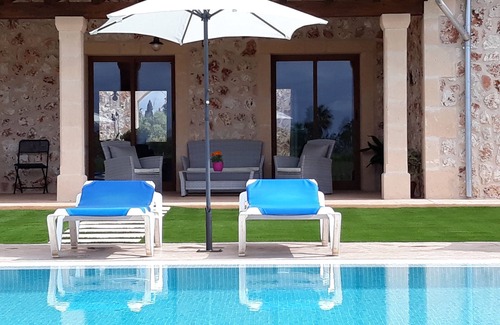 Son Antem Maison | Ce sont Pieres Nou. finca rustique moderne avec terrain de volley et piscine de 15m