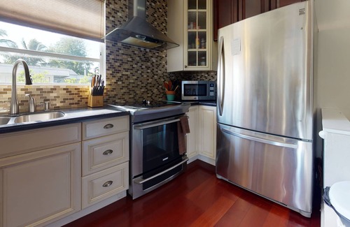 White St. Gallery Maison | Thirsty Mermaid - Large 4/3 Pool Home