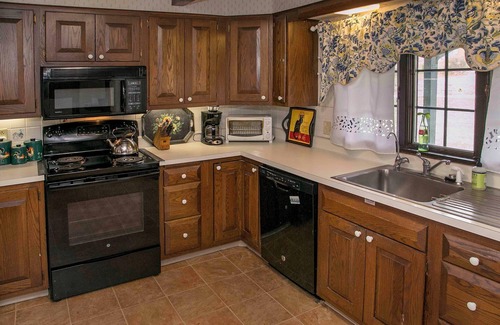 Hammondsport Maison | This 2 bedroom, 2 bath home is ideal for a family retreat to the Finger Lakes.