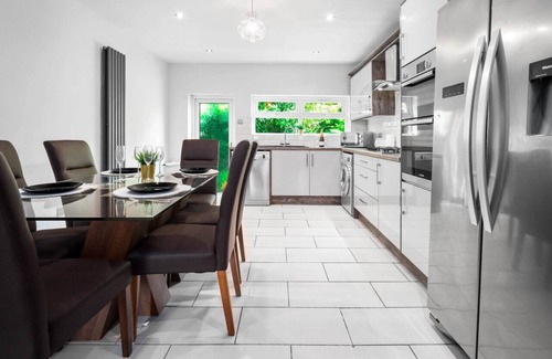 Hall Green Maison | This 3-bedroom luxury property is located within the county of West Midlands